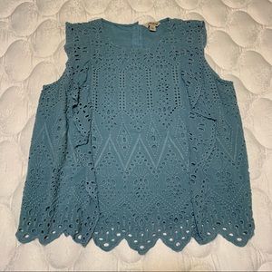 Lucky button back scallop top with ruffles